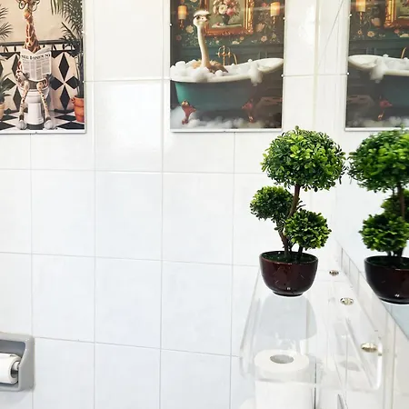 Large Close To Finikoudes With 2 Balconies لارنكا