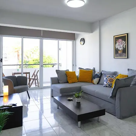 شقة Large Close To Finikoudes With 2 Balconies