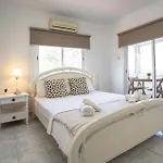 شقة Large Close To Finikoudes With 2 Balconies لارنكا