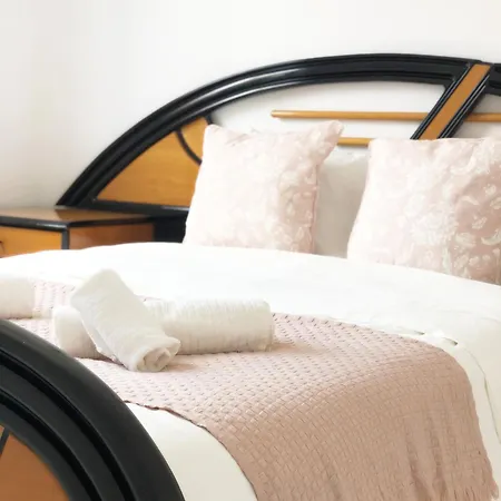 Large Close To Finikoudes With 2 Balconies 公寓