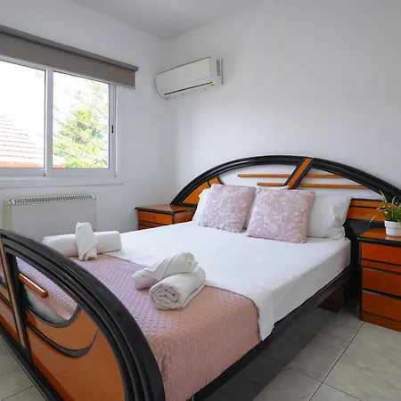 Apartmán Large Close To Finikoudes With 2 Balconies Larnaca