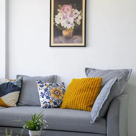 公寓 Large Close To Finikoudes With 2 Balconies *