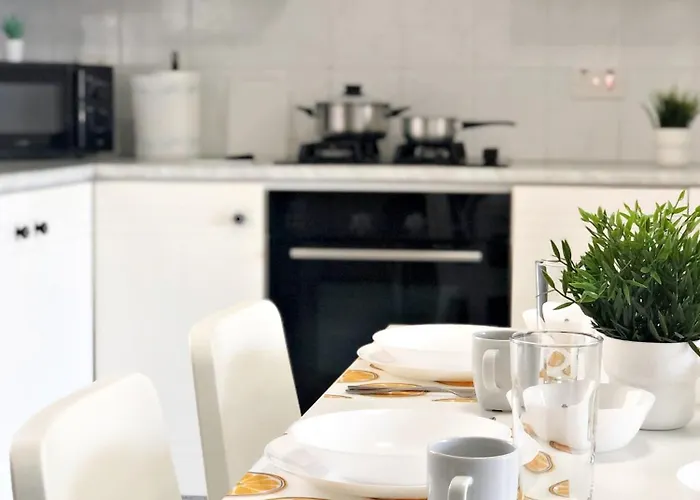 Large Close To Finikoudes With 2 Balconies Apartmán Larnaca