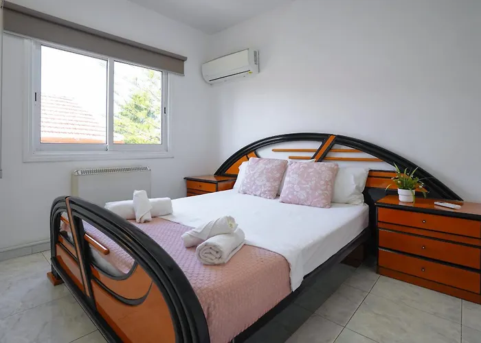 Apartmán Large Close To Finikoudes With 2 Balconies Larnaca