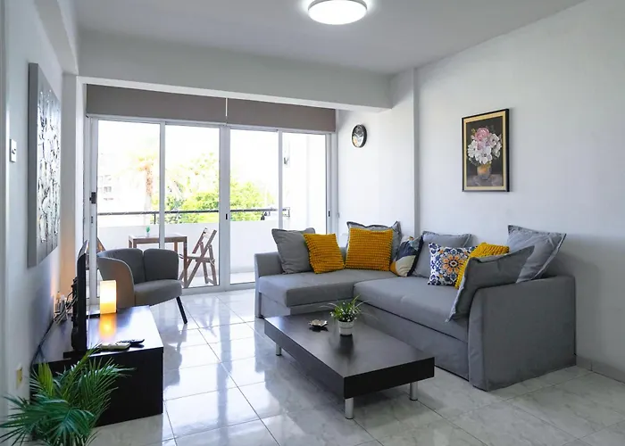 Apartmán Large Close To Finikoudes With 2 Balconies