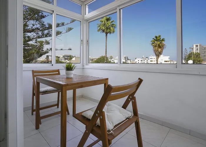 Large Close To Finikoudes With 2 Balconies Apartmán Larnaca